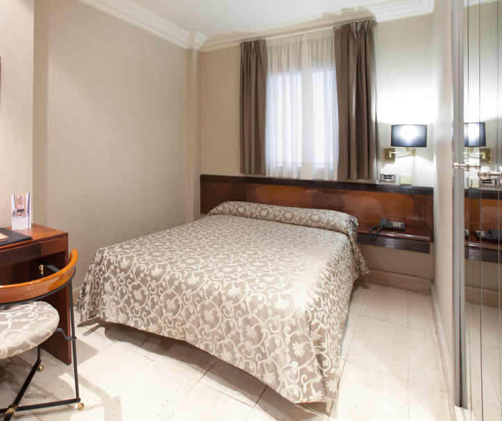 Habitus Hotel Europa Пампона Екстериор снимка