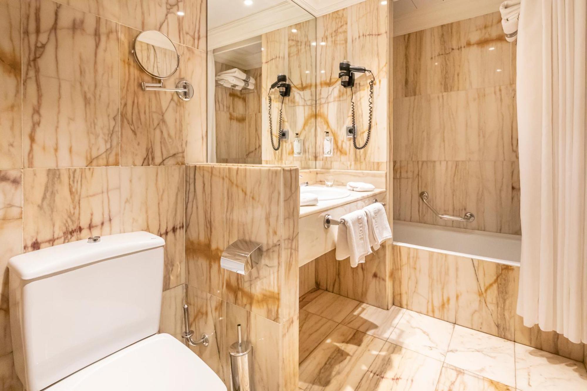 Habitus Hotel Europa Пампона Екстериор снимка
