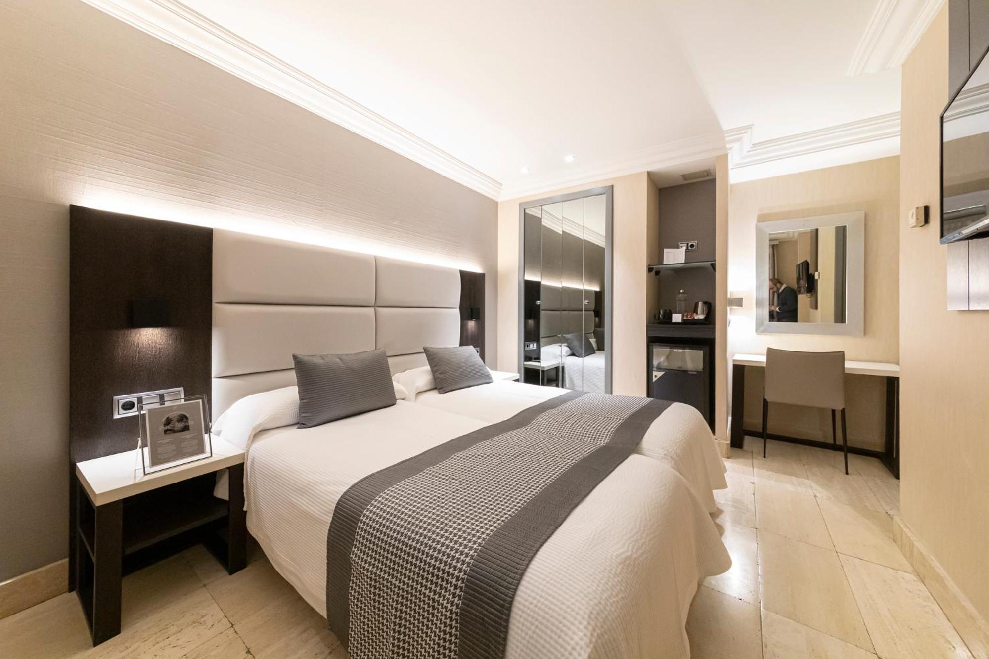 Habitus Hotel Europa Пампона Екстериор снимка