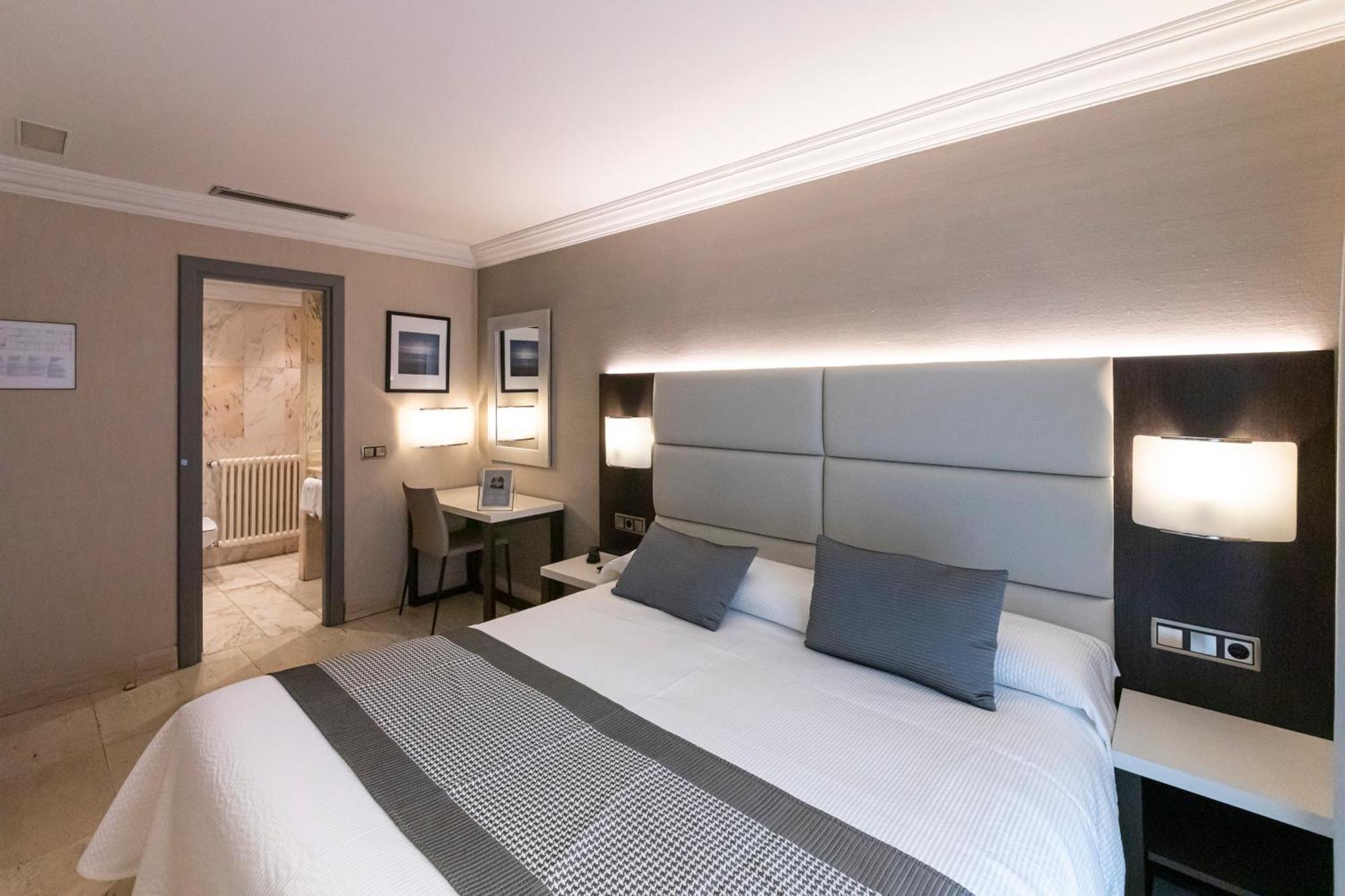 Habitus Hotel Europa Пампона Екстериор снимка