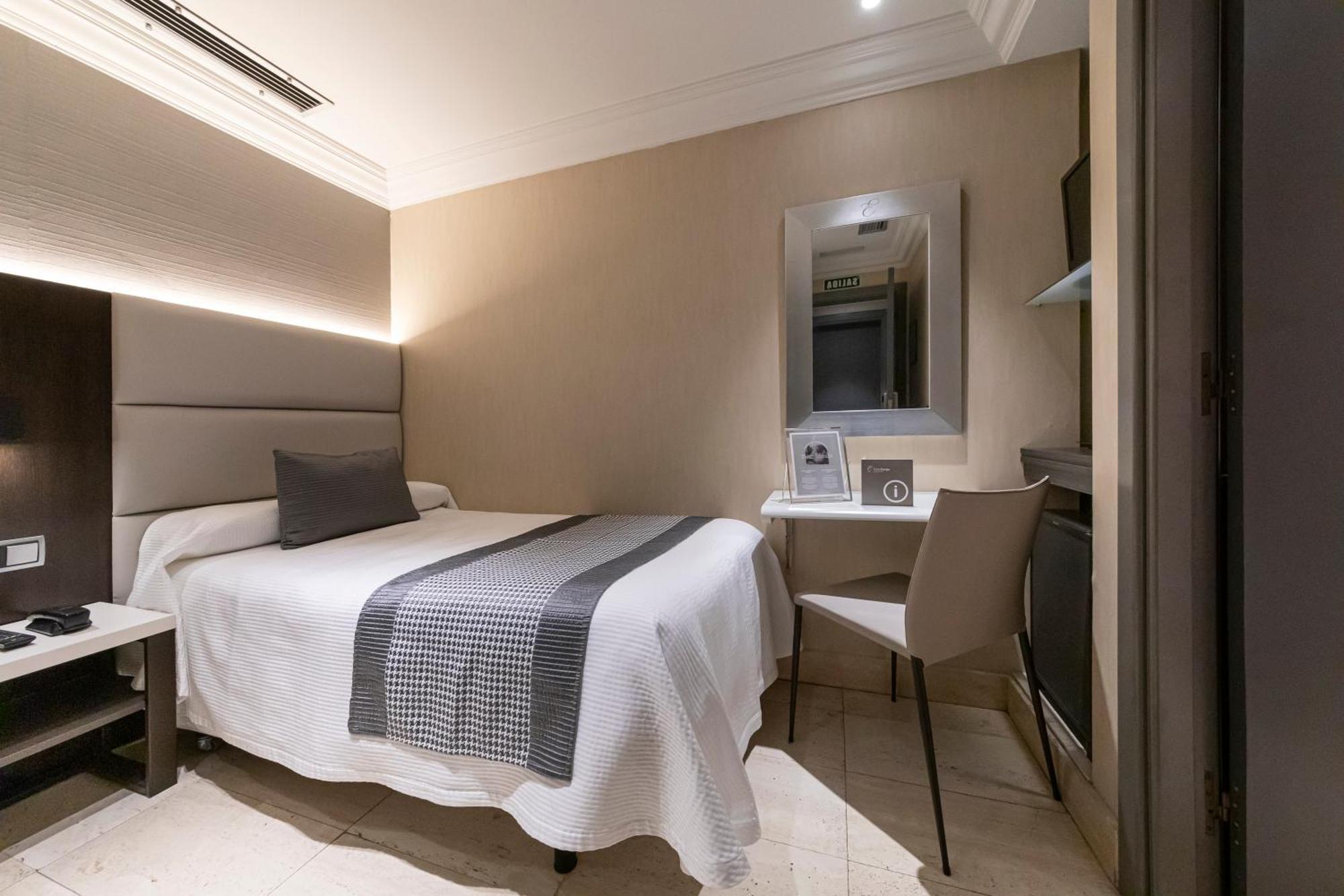 Habitus Hotel Europa Пампона Екстериор снимка