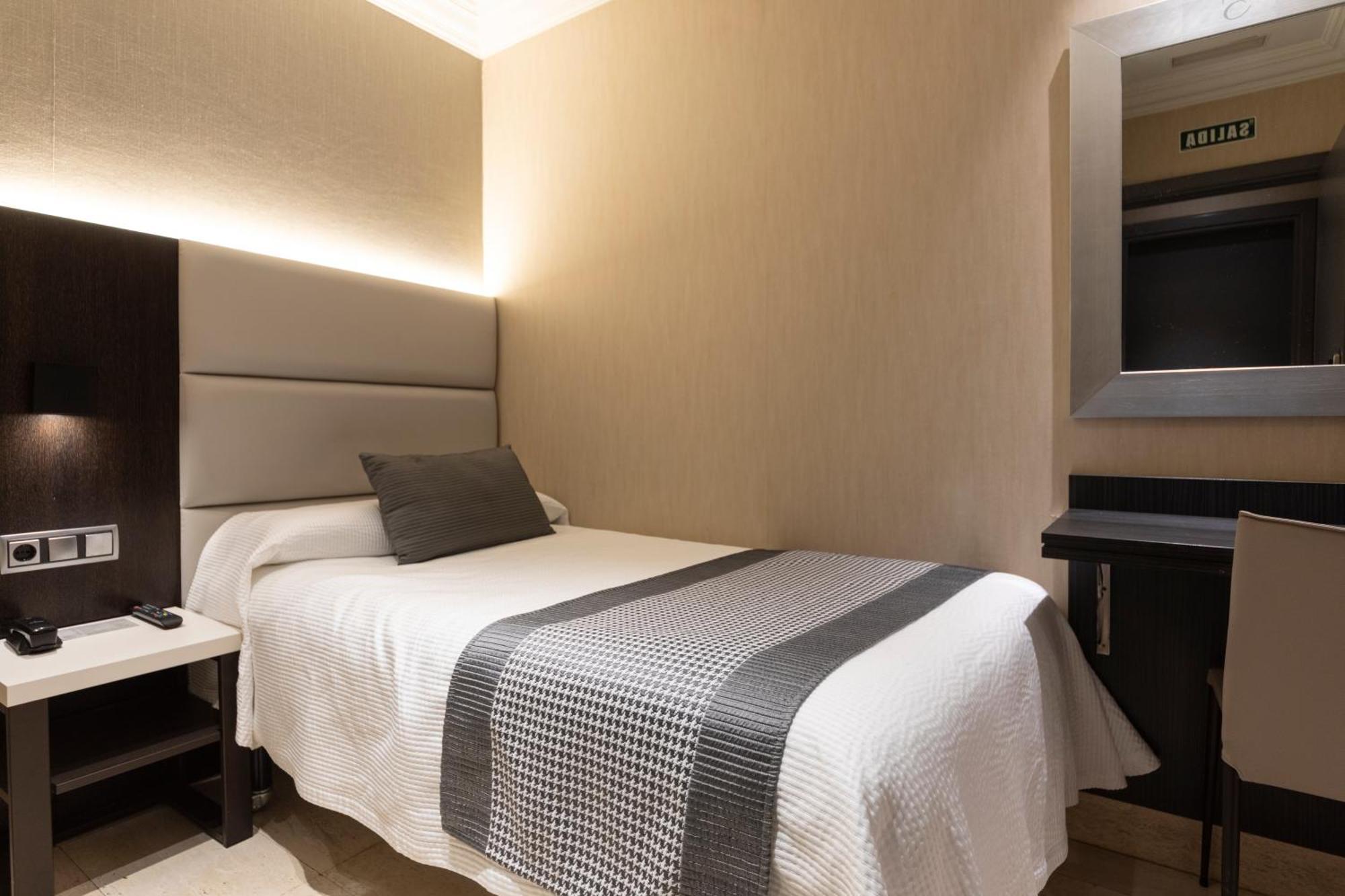 Habitus Hotel Europa Пампона Екстериор снимка