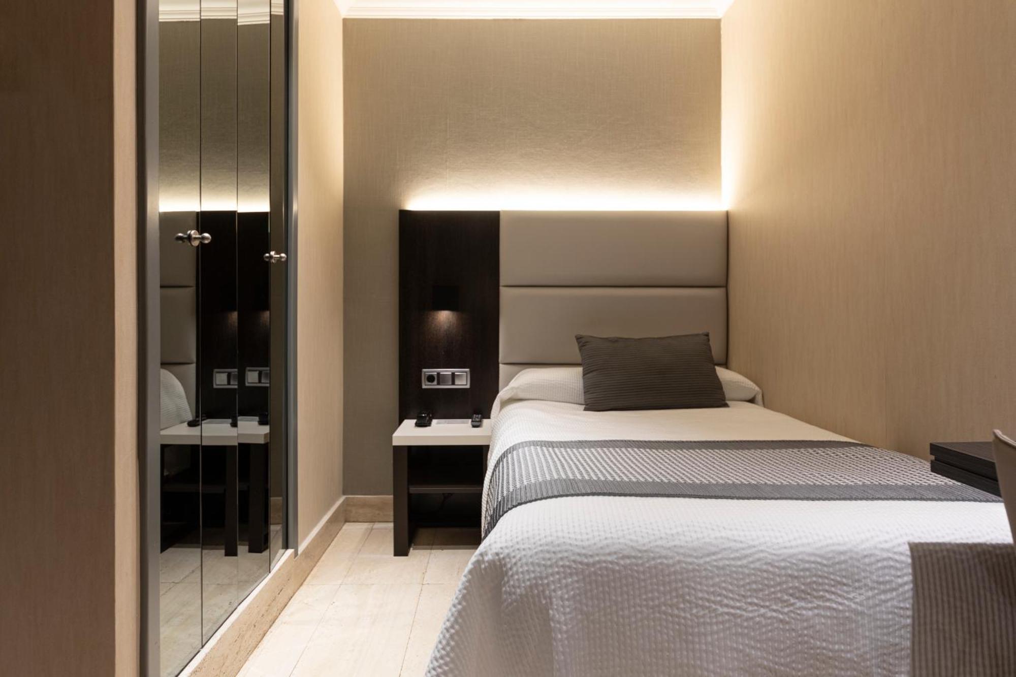 Habitus Hotel Europa Пампона Екстериор снимка