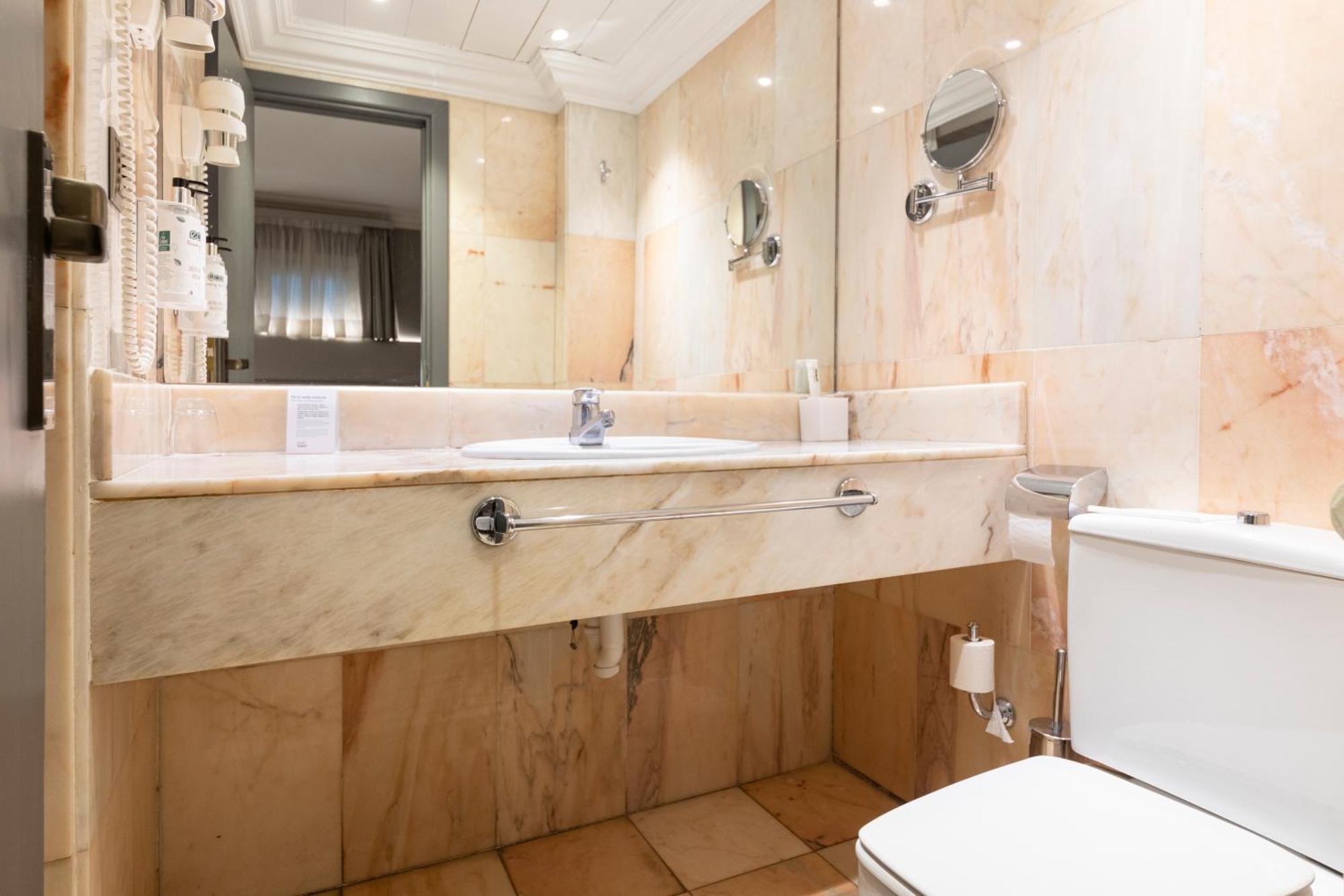 Habitus Hotel Europa Пампона Екстериор снимка