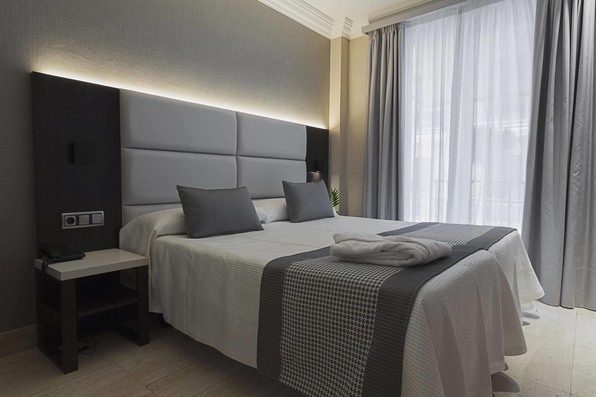 Habitus Hotel Europa Пампона Екстериор снимка