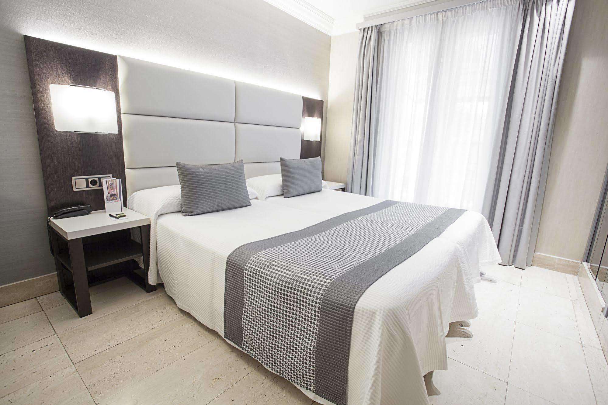 Habitus Hotel Europa Пампона Екстериор снимка