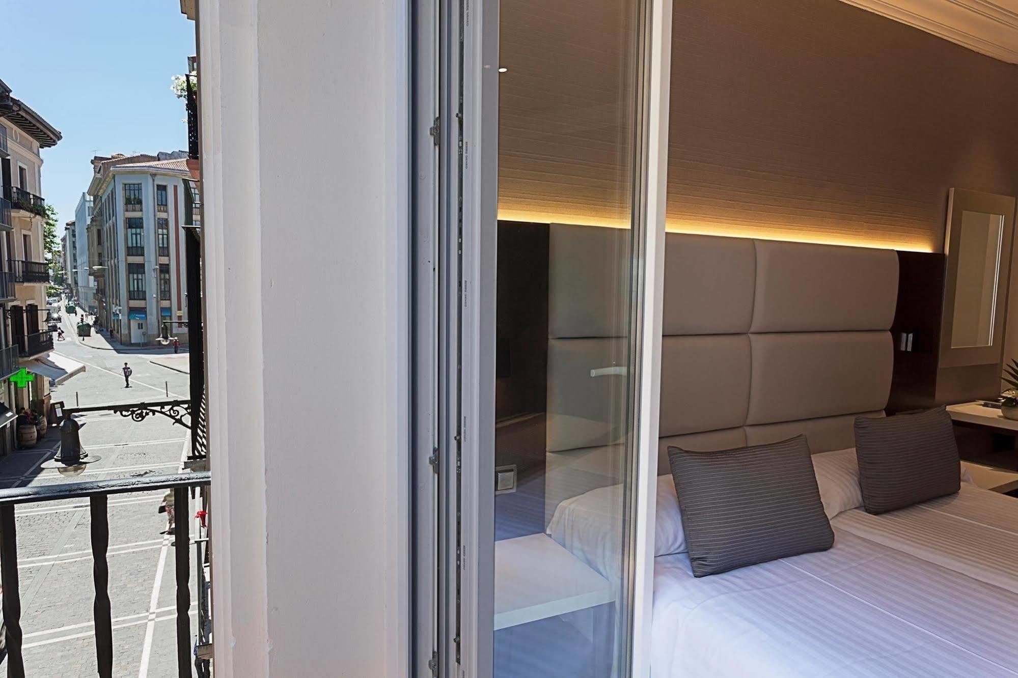 Habitus Hotel Europa Пампона Екстериор снимка