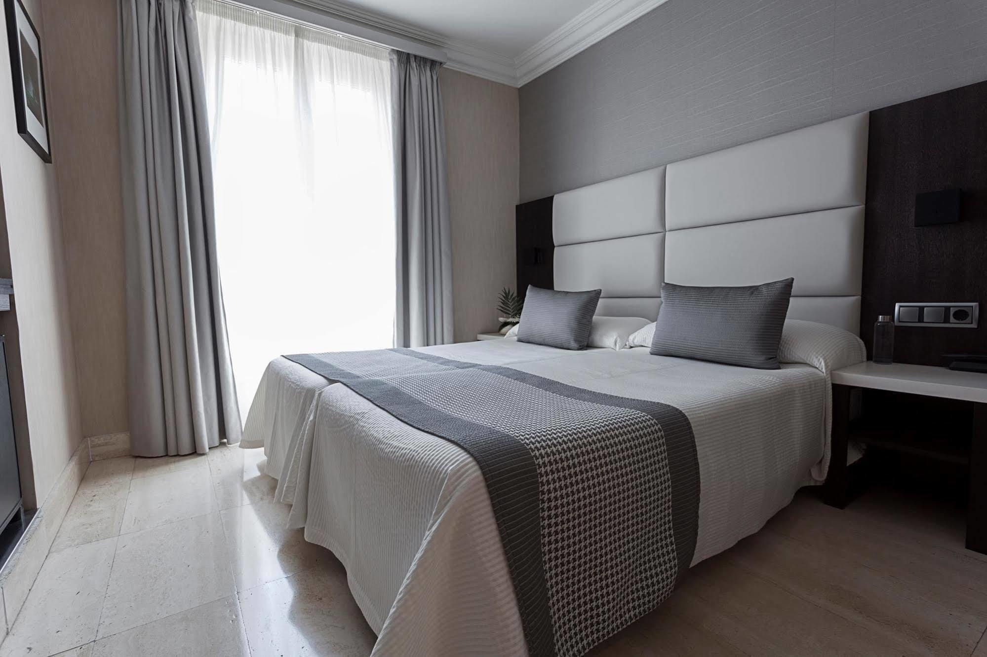 Habitus Hotel Europa Пампона Екстериор снимка